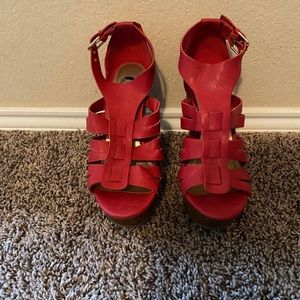 Guess red wedges